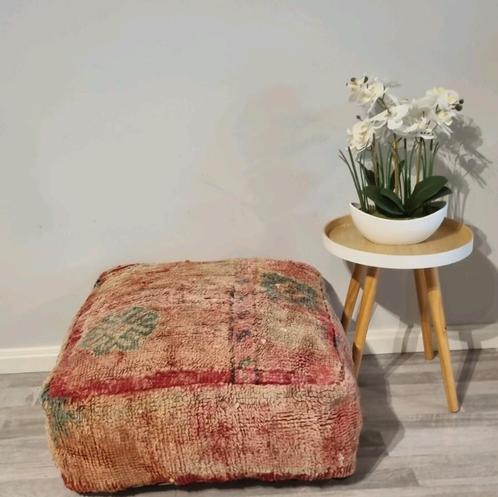 verschillende vintage poefs in boho-stijl, trendy kleuren, Huis en Inrichting, Stoffering | Tapijten en Kleden, Zo goed als nieuw