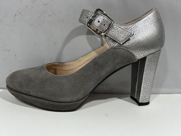 Clarks, maat 40 elegante grijs zilveren hakken.   beschikbaar voor biedingen