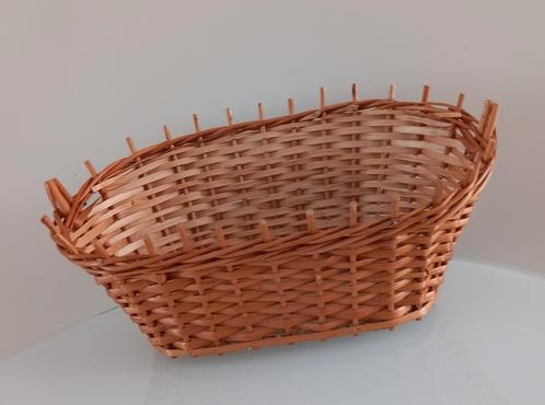 Rieten mand, geschenkmand, Huis en Inrichting, Woonaccessoires | Schalen en Manden, Zo goed als nieuw, Mand, Ovaal, Riet, Ophalen of Verzenden
