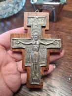Religie kruis op hout, Verzamelen, Religie, Ophalen of Verzenden, Zo goed als nieuw