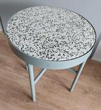 Metalen tafeltje met marmer blad, Huis en Inrichting, Ophalen, Rond, Metaal of Aluminium, Minder dan 55 cm