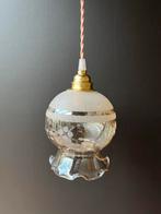 Vintage hanglamp met bloemmotief, Huis en Inrichting, Lampen | Hanglampen, Ophalen of Verzenden, Zo goed als nieuw, Glas, Minder dan 50 cm