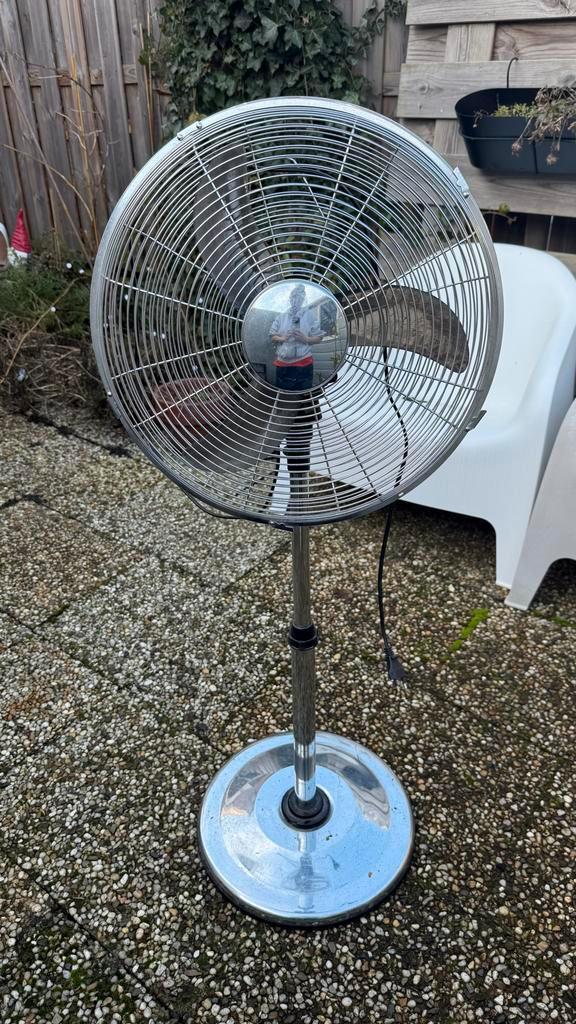 GRATIS Zilveren ventilator met 3 standen, Witgoed en Apparatuur, Ventilatoren, Gebruikt, Statiefventilator, Ophalen