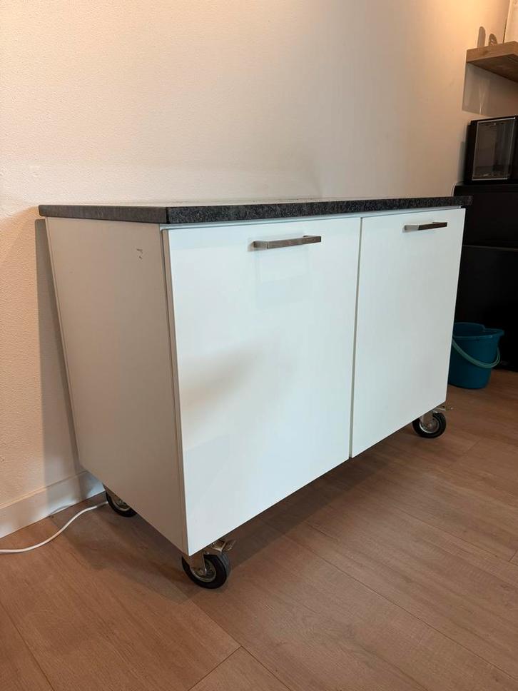 Witte Kast op Wielen met Donker Blad 121x60cm, Huis en Inrichting, Kasten | Dressoirs, Gebruikt, 150 tot 200 cm, 50 tot 75 cm