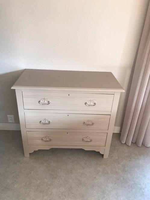 Beige ladekast met bloemetjes in lades, Huis en Inrichting, Kasten | Ladekasten, Gebruikt, Minder dan 100 cm, 50 tot 100 cm, 25 tot 50 cm