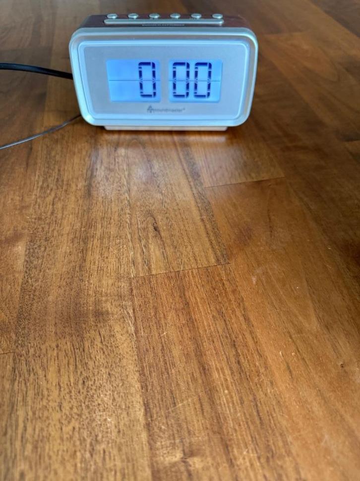 Wekkerradio soundmaster UR105BR, Witgoed en Apparatuur, Wekkers, Zo goed als nieuw, Digitaal, Ophalen of Verzenden