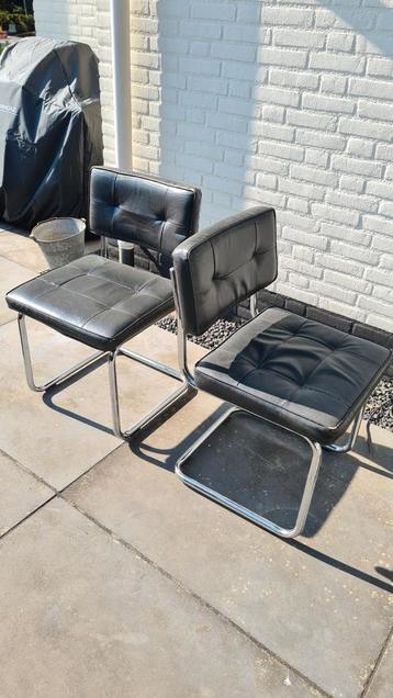 4 buisstoelen beschikbaar voor biedingen