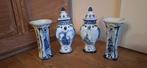 2x Vazenset Delfts blauw, Antiek en Kunst, Antiek | Vazen, Ophalen of Verzenden