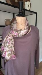 Zijden sjaal met prachtige bloemenprint hoog segment zgan, Kleding | Dames, Ophalen of Verzenden, Zo goed als nieuw, Maat 46/48 (XL) of groter
