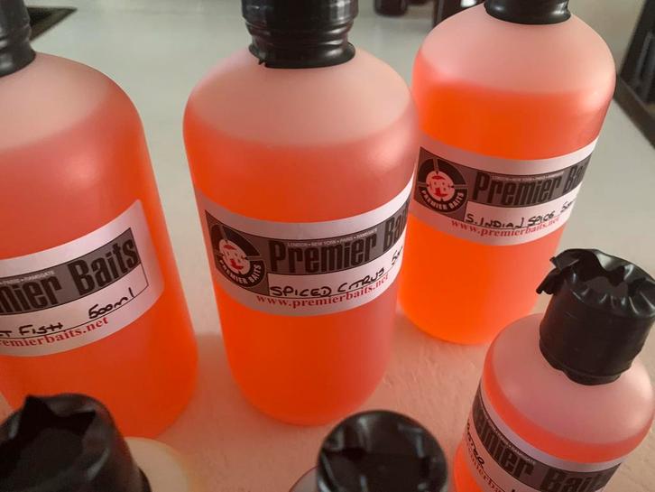 KARPER AASPAKKET VAN PREMIER BAITS UIT ENGELAND, Watersport en Boten, Hengelsport | Karpervissen, Nieuw, Complete set, Ophalen of Verzenden