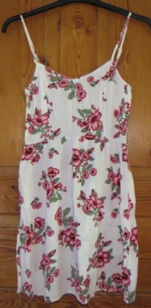ZGAN topje tuniekje heel kort jurkje wit mt roze bloemen m34, Kleding | Dames, Jurken, Zo goed als nieuw, Maat 34 (XS) of kleiner