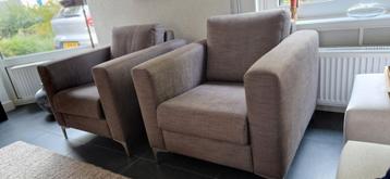 Twee comfortabele fauteuils beschikbaar voor biedingen