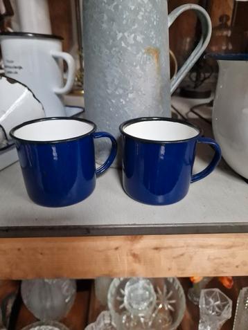 2 emaille bekers blauw beschikbaar voor biedingen
