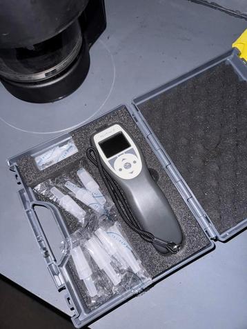 Alcotrue P - Professionele Alcoholtester beschikbaar voor biedingen
