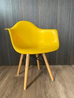 Eames replica kinderstoel geel, Kinderen en Baby's, Kinderkamer | Tafels en Stoelen, Ophalen, Zo goed als nieuw, Stoel(en)