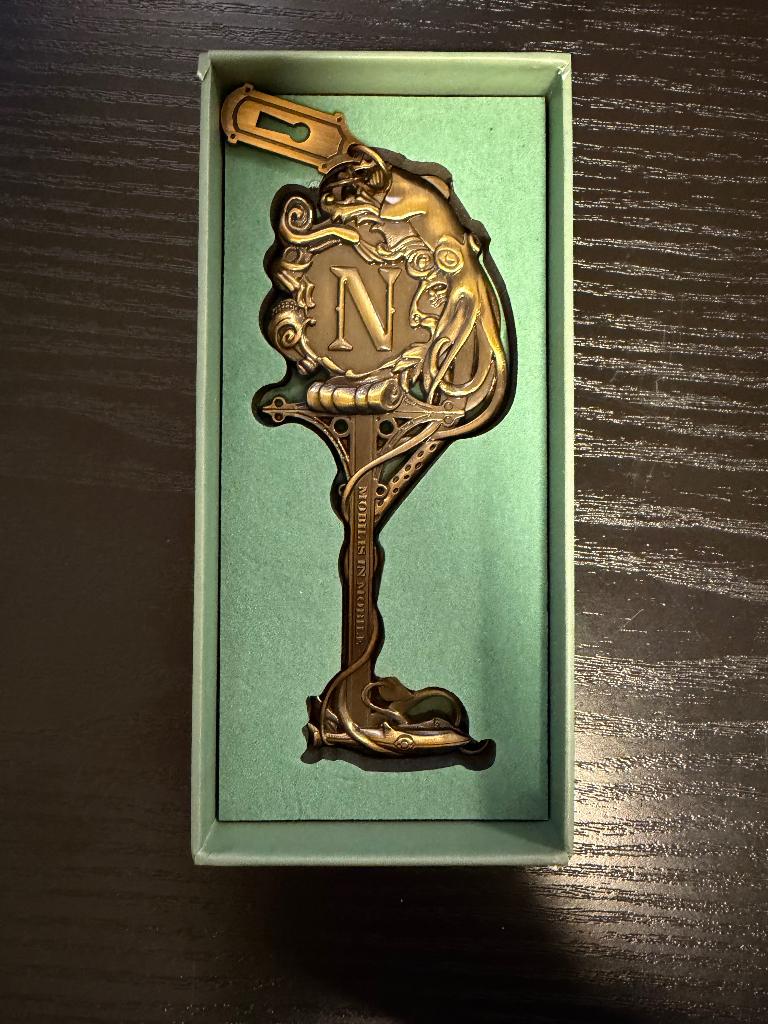 Disney attraction key (Sleutel) - Nautilus - LE, Verzamelen, Ophalen of Verzenden, Overige figuren, Nieuw, Beeldje of Figuurtje