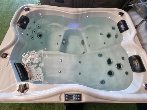 🏝3 persoons jacuzzi nieuwste model🏝VANDAAG NOG BEZORGD🚛 ️, Tuin en Terras, Jacuzzi's, Zo goed als nieuw, Filter, Ophalen of Verzenden