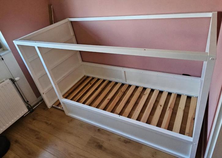Ikea Kura Bed wit, goede staat + 2 Bedtenten, Kinderen en Baby's, Kinderkamer | Bedden, Zo goed als nieuw, 180 cm of meer, 85 tot 100 cm