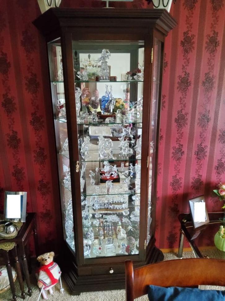 Swarovski verzameling jaarstukken certificaat doos kast 1koo, Verzamelen, Swarovski, Zo goed als nieuw, Figuurtje, Ophalen