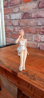 Retro Dame in een Badpak met een Strandbal ♥️NIEUW♥️, Verzamelen, Beelden en Beeldjes, Ophalen of Verzenden, Nieuw, Mens