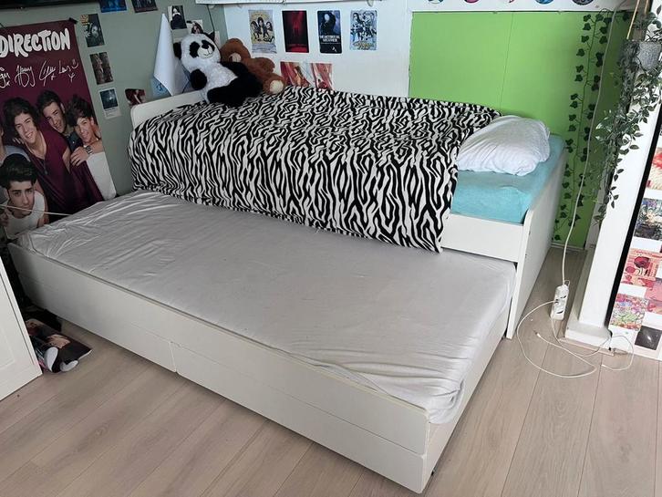 Uitschuifbaar bed 90x200, Huis en Inrichting, Slaapkamer | Slaapbanken, Zo goed als nieuw, 90 cm, 200 cm, Eenpersoons, Wit, Ophalen