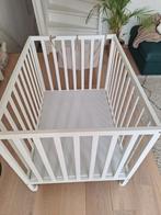 Prenatal baby box - wit, Kinderen en Baby's, Boxen, Ophalen, Gebruikt, Rechthoekig, Wieltjes