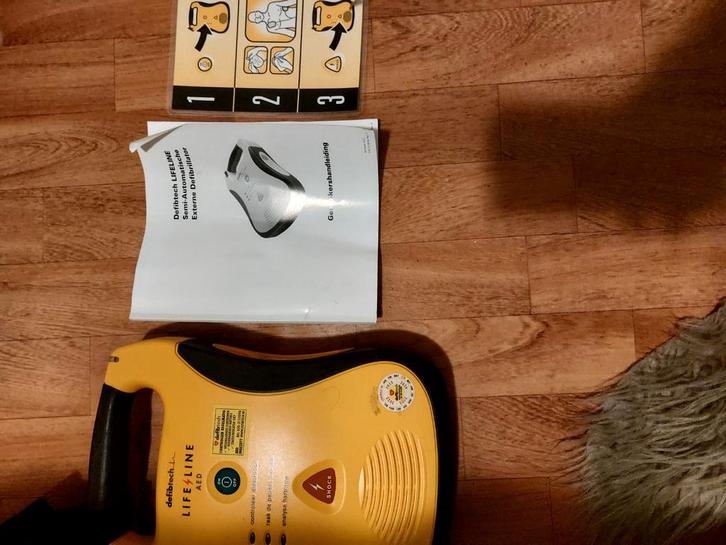 Defibtech Lifeline AED met kast & alarm, Diversen, Verpleegmiddelen, Ophalen of Verzenden