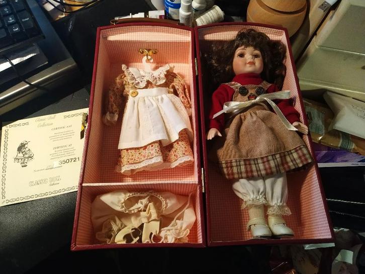 Classic Doll Collection porseleinen poppen, Verzamelen, Poppen, Zo goed als nieuw, Pop, Ophalen of Verzenden