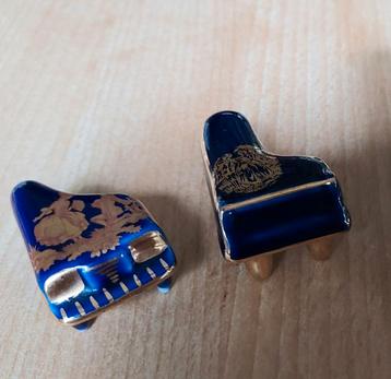 Twee Limoges Miniatuur Piano's beschikbaar voor biedingen