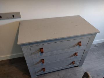 Commode massief hout! beschikbaar voor biedingen