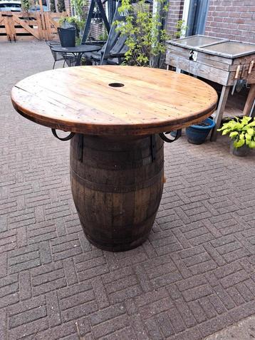 Statafel/ mancave  beschikbaar voor biedingen
