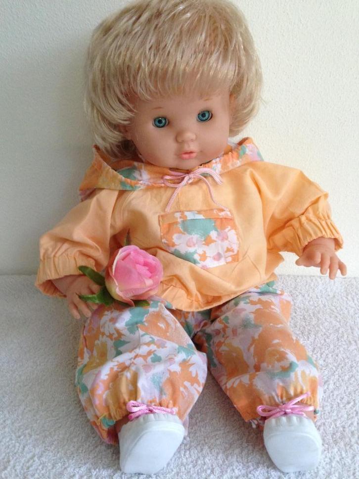 🌺Lieve FAMOSA Babypop met originele kleding uit 1993., Verzamelen, Poppen, Zo goed als nieuw, Babypop, Ophalen of Verzenden