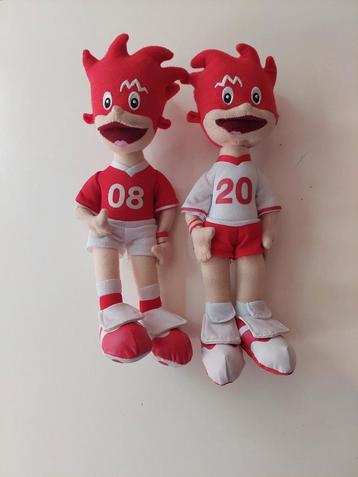 Twee officiële pluche mascottes van het UEFA Europees Kampio beschikbaar voor biedingen