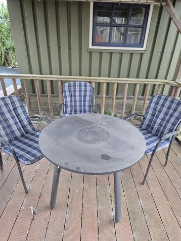 Metalen Tuinset met Kussens beschikbaar voor biedingen
