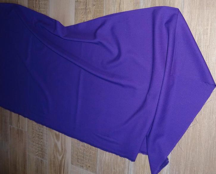 NIEUW Paars degelijke kwaliteit stoffen in 45% wol / 55% pol, Hobby en Vrije tijd, Stoffen en Lappen, Nieuw, Overige materialen