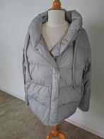 LICHTGRIJZE PUFFER JAS VAN OPUS MAAT 42, Kleding | Dames, Jassen | Winter, Verzenden, Maat 42/44 (L), Zo goed als nieuw, Grijs