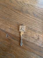Mercedes sleutel 1980 goudkleurig 14K, Ophalen of Verzenden, Gebruikt