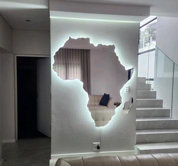 Spiegel in de Vorm van Afrika – 170x120cm met LED Verlichtin beschikbaar voor biedingen