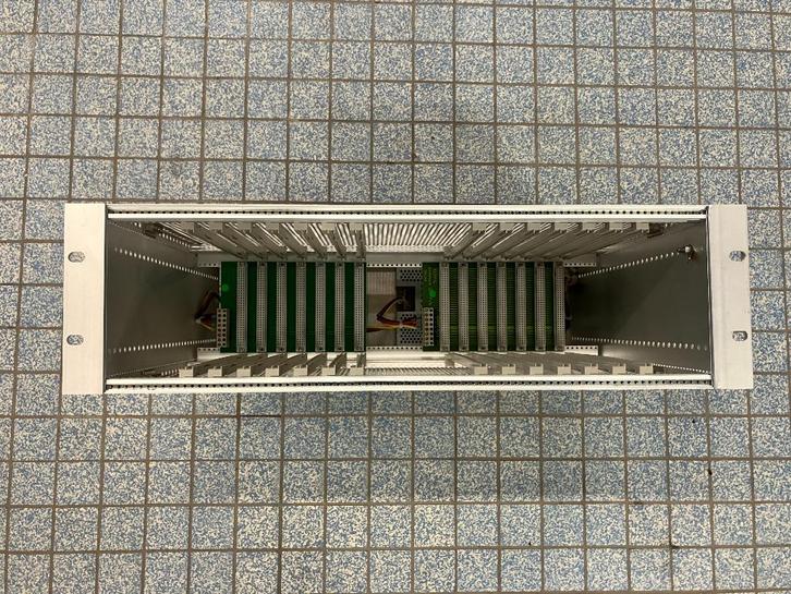 8 stuks behuizing 19" voor printplaten, Computers en Software, Overige Computers en Software, Gebruikt, Ophalen