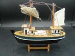 Miniatuur houten vissersboot decoratie, Hobby en Vrije tijd, Modelbouw | Boten en Schepen, Ophalen of Verzenden, Zo goed als nieuw