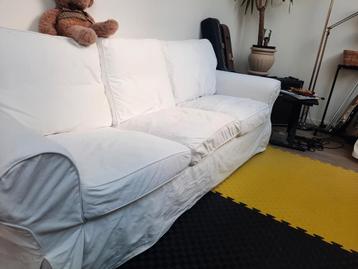 Een 3-zits bank en twee fauteuils beschikbaar voor biedingen