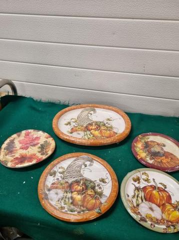 Borden van papier herfst decor beschikbaar voor biedingen