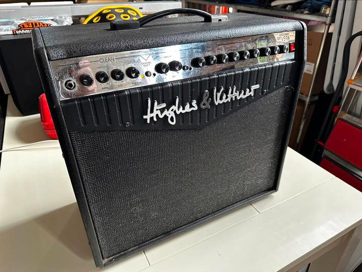 Hughes & Kettner gitaarversterker 100 Watt, Muziek en Instrumenten, Versterkers | Bas en Gitaar, Gebruikt, Gitaar, 100 watt of meer
