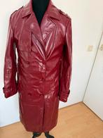 BERSHKA BURGUNDY LAKLEREN JAS MAAT M-L WIJNROOD, Maat 38/40 (M), Gedragen, Rood, Bershka
