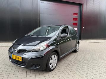 Toyota Aygo 1.0 12V Vvt-i  Now Airco 5DRS 2011 Zwart beschikbaar voor biedingen