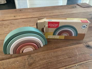 Playing kids houten regenboog beschikbaar voor biedingen