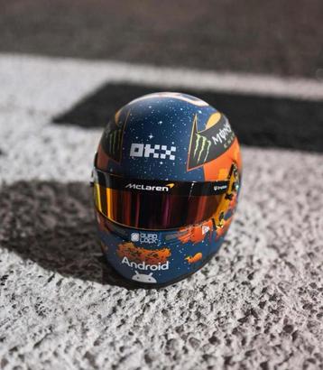 Oscar Piastri Australian GP mini helm 1:2 beschikbaar voor biedingen