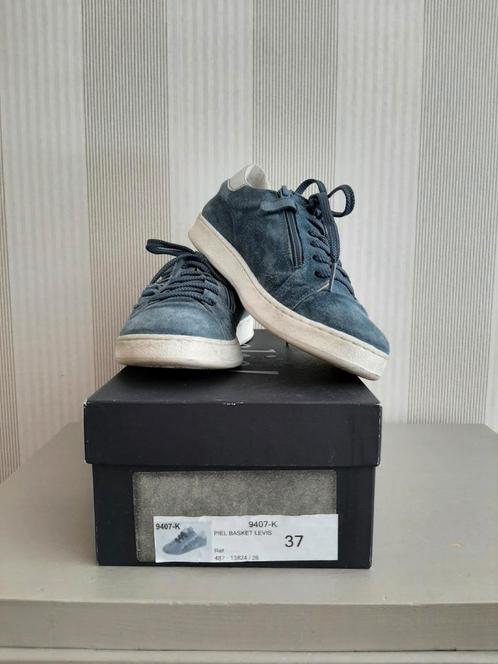 Clic sneakers schoenen meisje blauw suede maat 37., Kinderen en Baby's, Kinderkleding | Schoenen en Sokken, Zo goed als nieuw