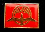 Avia speld- langwerpig rood, Verzamelen, Speldjes, Pins en Buttons, Verzenden, Nieuw, Transport, Speldje of Pin