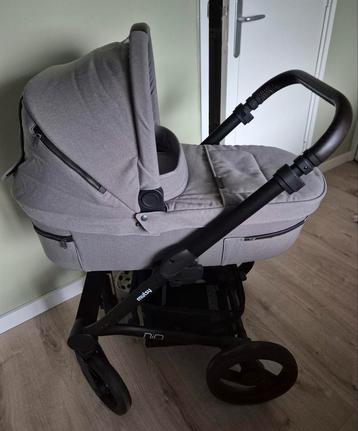 Musty nio kinderwagen grijs/donkerbruin beschikbaar voor biedingen